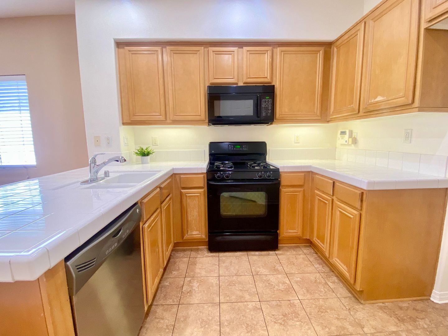 2670 Night Jasmine Drive - Simi Valley - California - 4 bed, 2.5 bath rental property