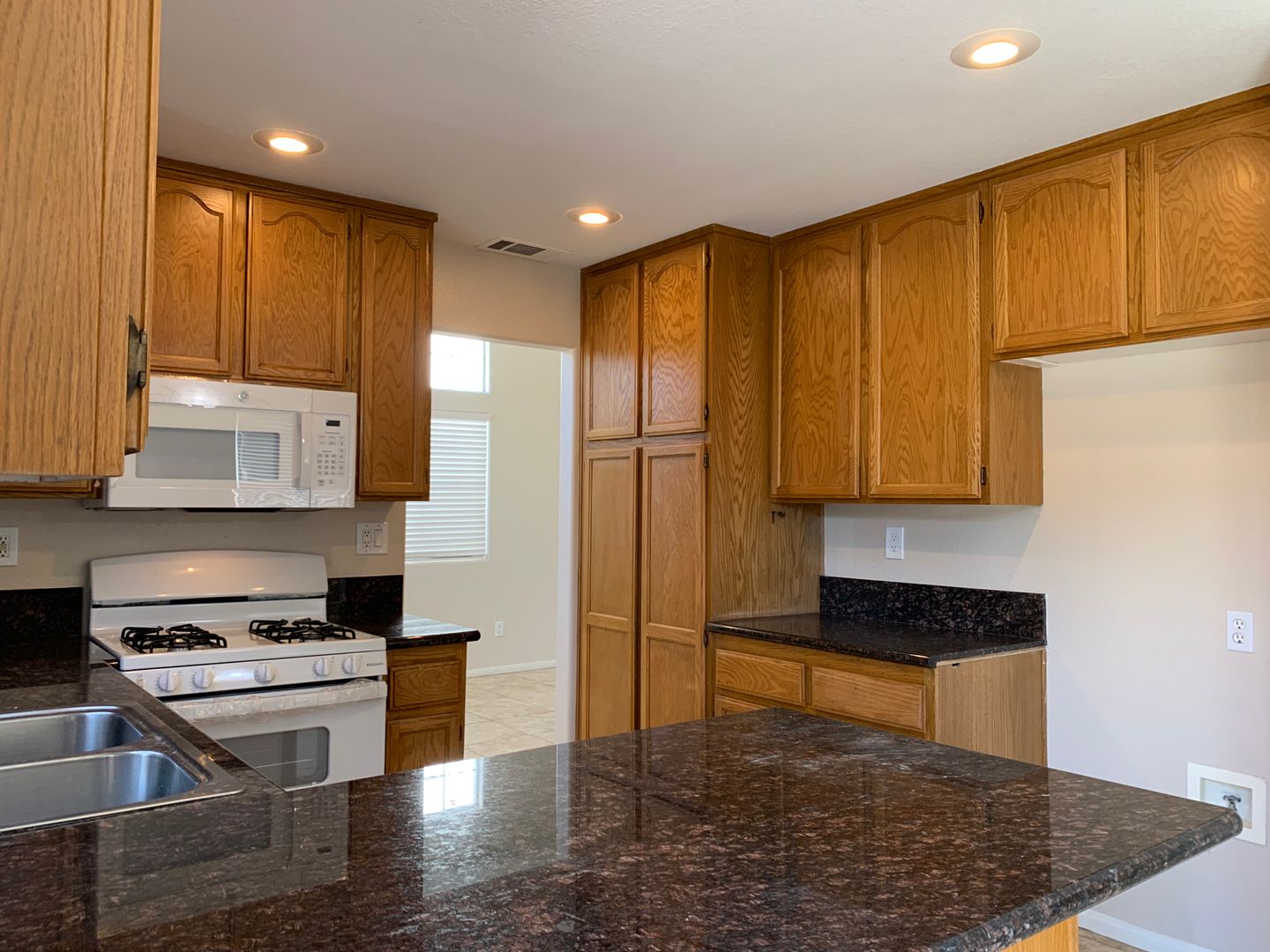 27052 Fitzgerald Pl - Menifee - California - 3 bed, 2.5 bath rental property