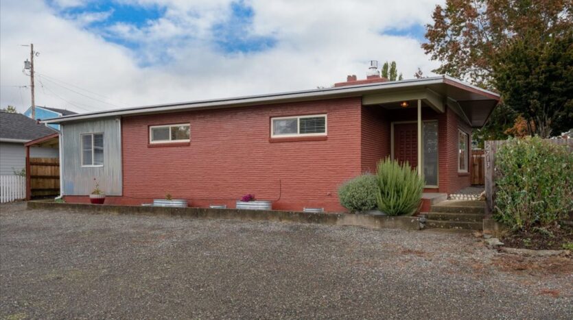 2713 Woburn Street - Bellingham - Washington - 3 bed, 2 bath rental property