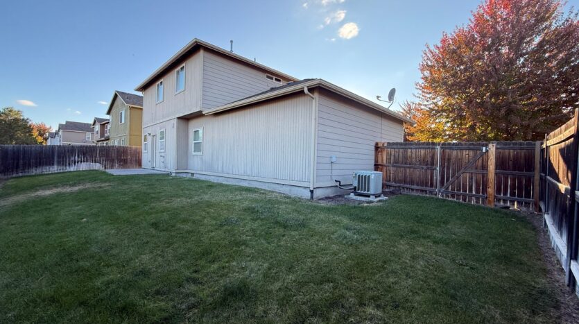 2730 NE 9th Street - Redmond - Oregon - 3 bed, 2.5 bath rental property