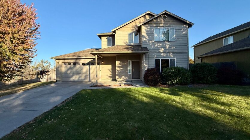 2730 NE 9th Street - Redmond - Oregon - 3 bed, 2.5 bath rental property