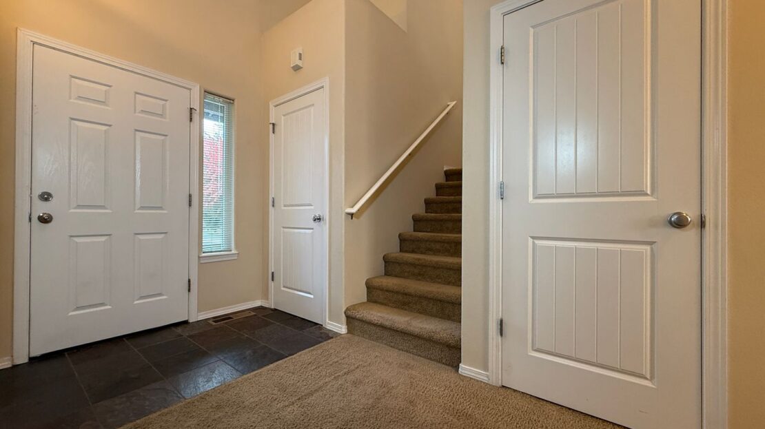 2730 NE 9th Street - Redmond - Oregon - 3 bed, 2.5 bath rental property