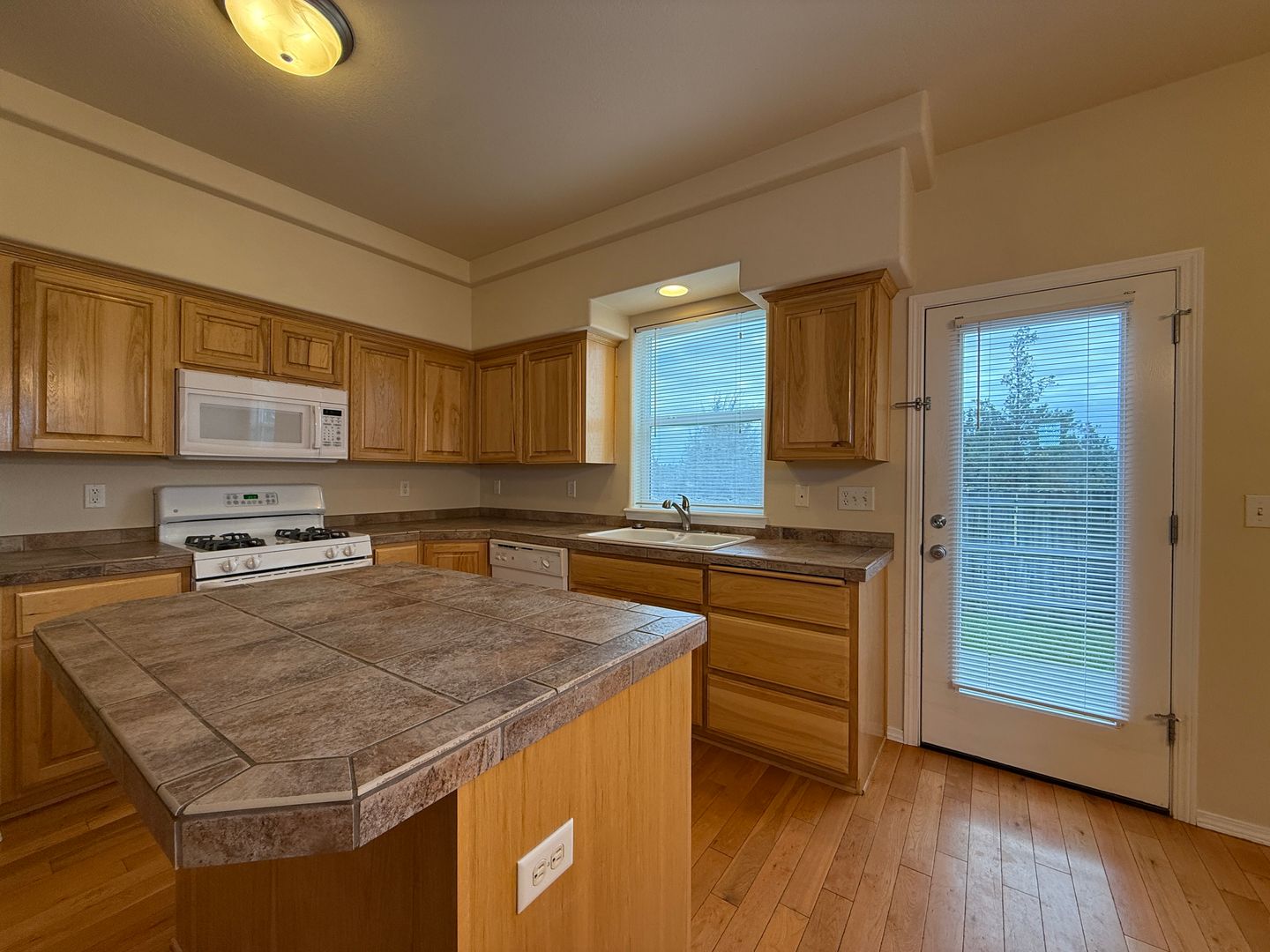 2730 NE 9th Street - Redmond - Oregon - 3 bed, 2.5 bath rental property