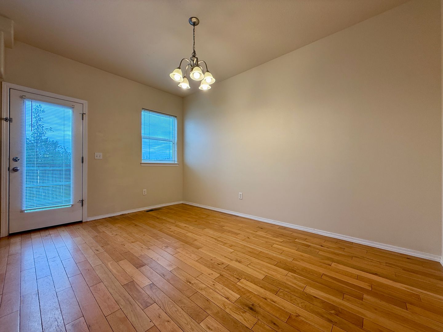 2730 NE 9th Street - Redmond - Oregon - 3 bed, 2.5 bath rental property