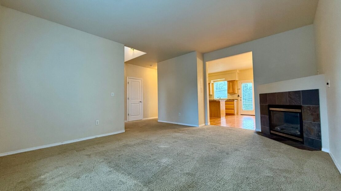 2730 NE 9th Street - Redmond - Oregon - 3 bed, 2.5 bath rental property