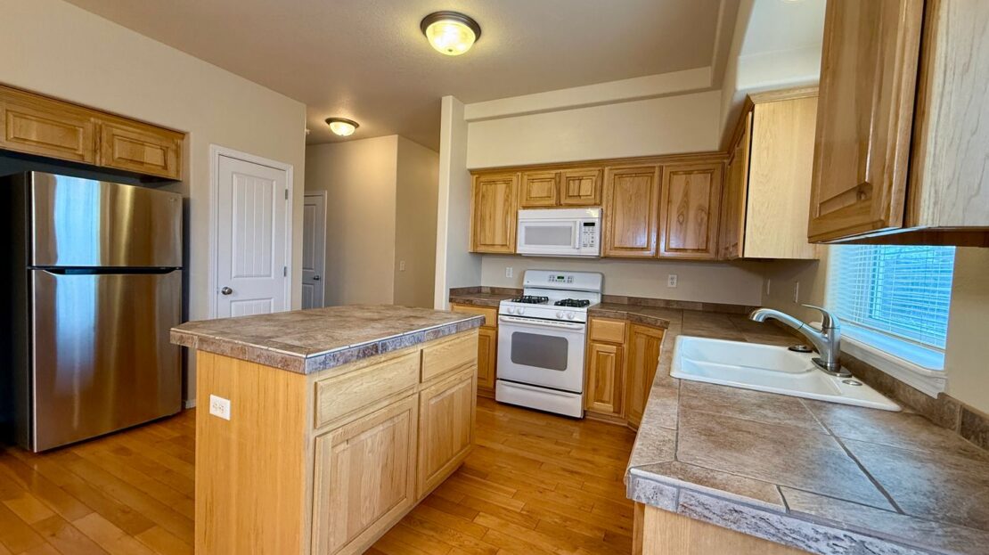 2730 NE 9th Street - Redmond - Oregon - 3 bed, 2.5 bath rental property