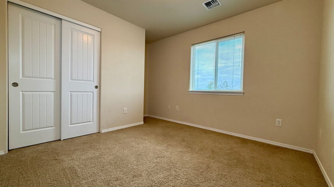 2730 NE 9th Street - Redmond - Oregon - 3 bed, 2.5 bath rental property