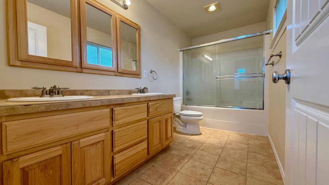 2730 NE 9th Street - Redmond - Oregon - 3 bed, 2.5 bath rental property