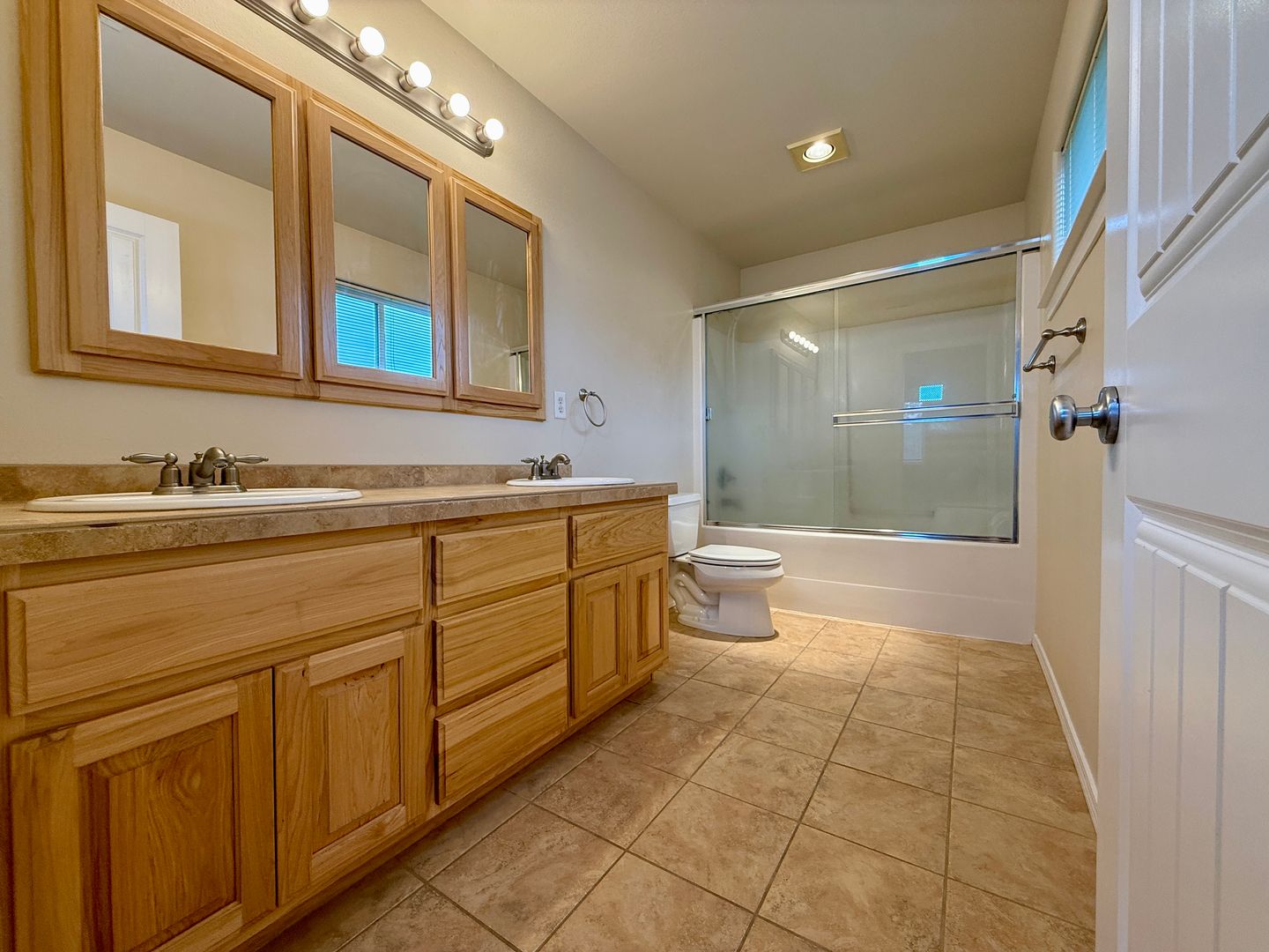 2730 NE 9th Street - Redmond - Oregon - 3 bed, 2.5 bath rental property