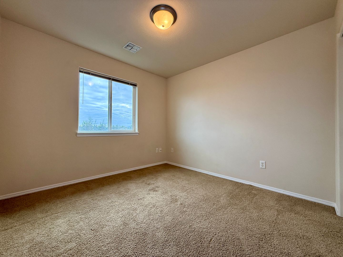 2730 NE 9th Street - Redmond - Oregon - 3 bed, 2.5 bath rental property