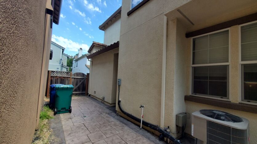 28563 Starboard Ln - Hayward - California - 3 bed, 2.5 bath rental property