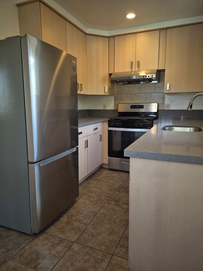 2863 & 2863 1/2 Coolidge Ave  - Los Angeles - California - 1 bath rental property