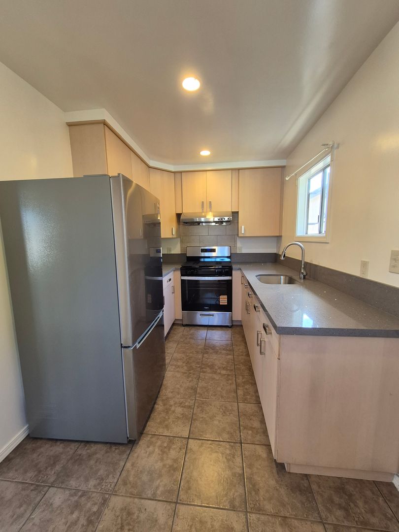 2863 & 2863 1/2 Coolidge Ave  - Los Angeles - California - 1 bath rental property