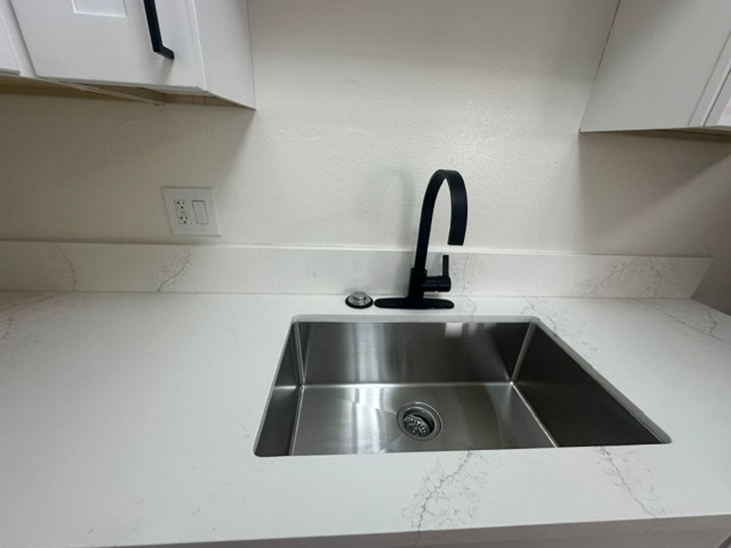 29163 Dixon Street - Hayward - California - 2 bed, 1 bath rental property