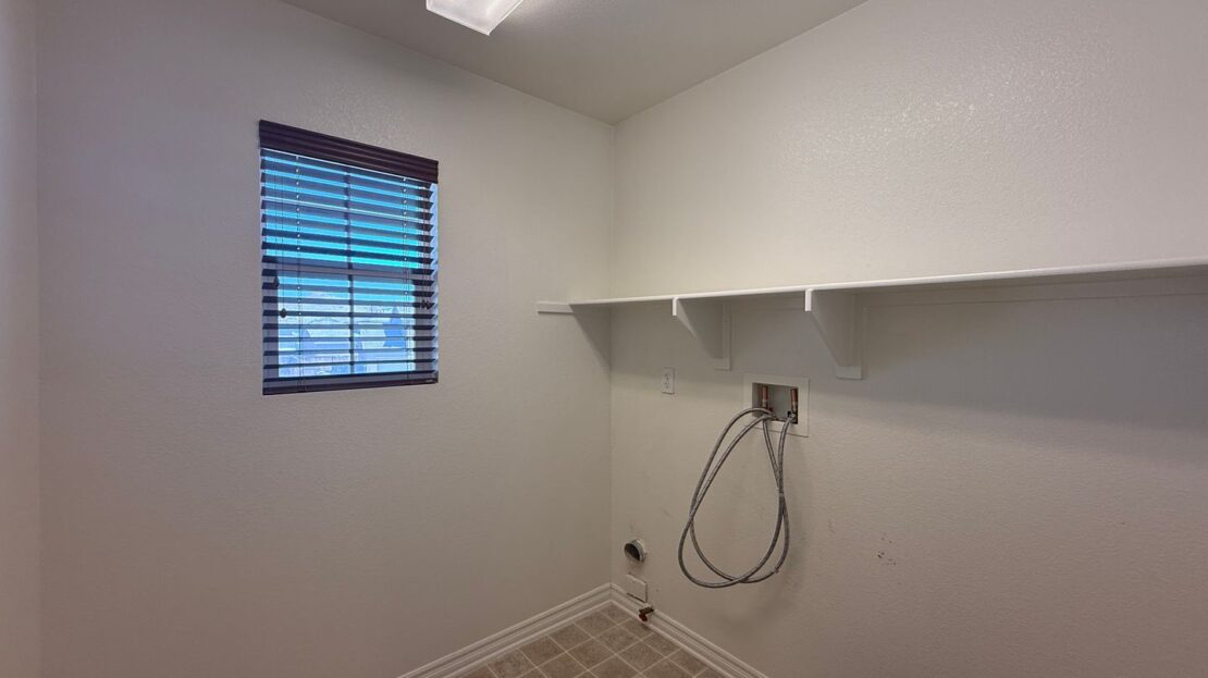 3014 Perdot Ave - Rosamond - California - 5 bed, 3 bath rental property