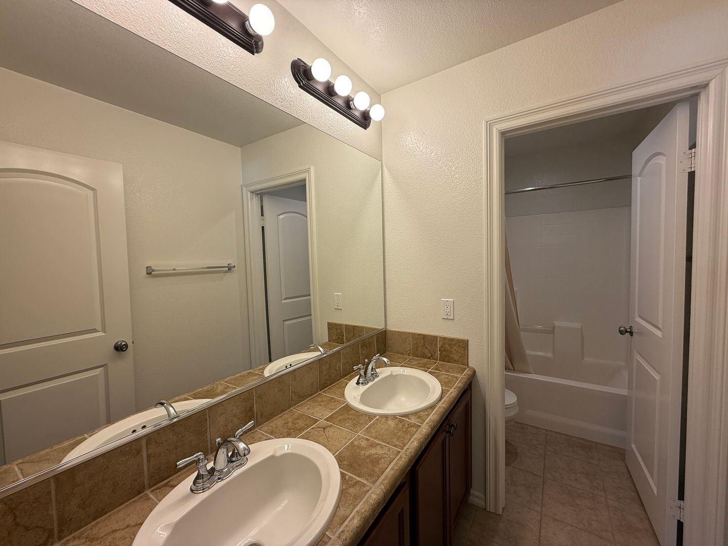  3014 Perdot Ave - Rosamond - California - 5 bed, 3 bath rental property