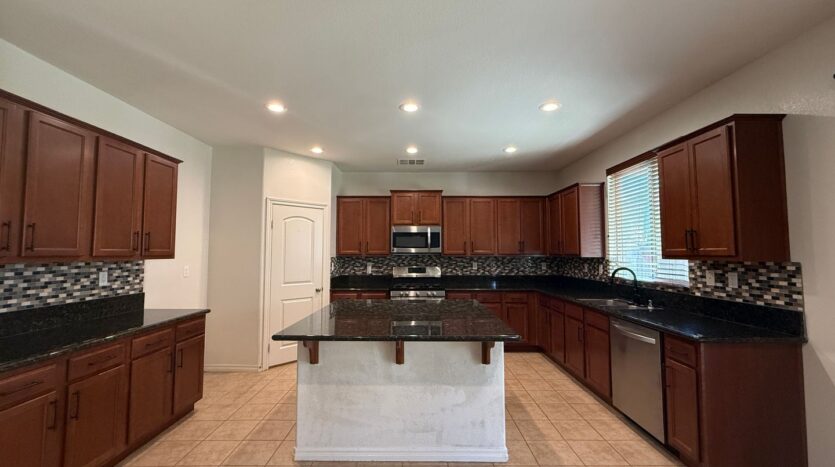 3014 Perdot Ave - Rosamond - California - 5 bed, 3 bath rental property