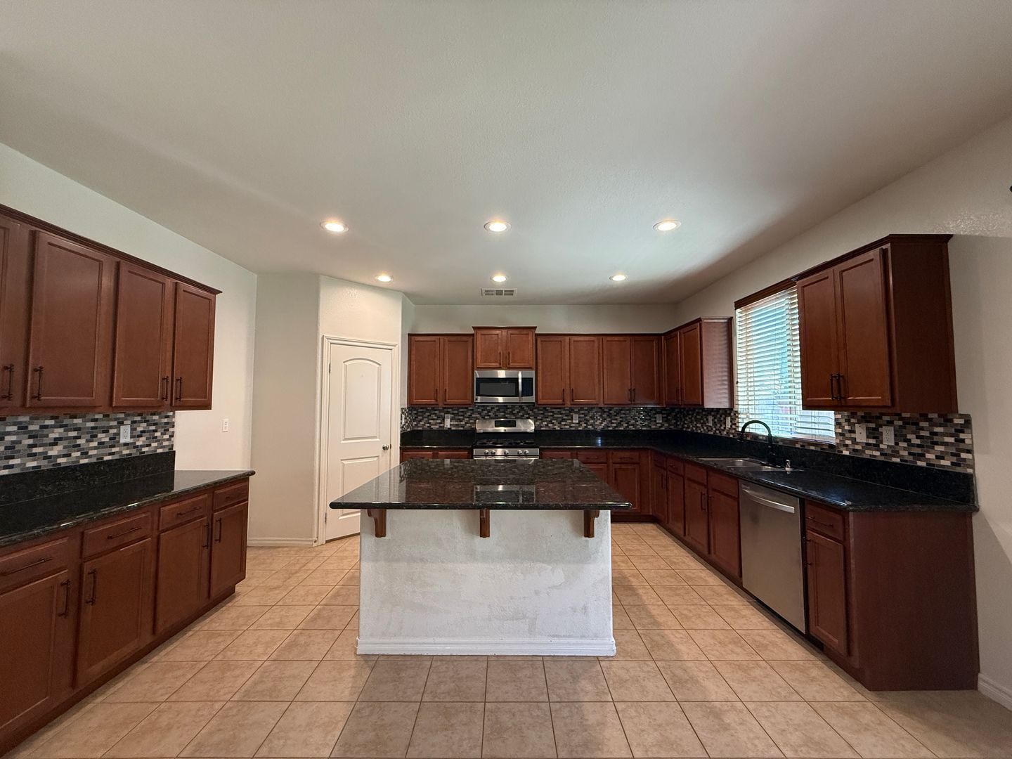  3014 Perdot Ave - Rosamond - California - 5 bed, 3 bath rental property