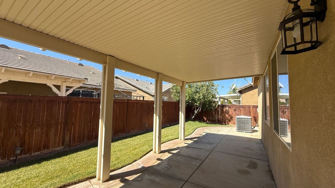 3014 Perdot Ave - Rosamond - California - 5 bed, 3 bath rental property