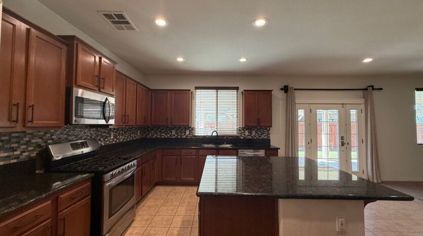 3014 Perdot Ave - Rosamond - California - 5 bed, 3 bath rental property