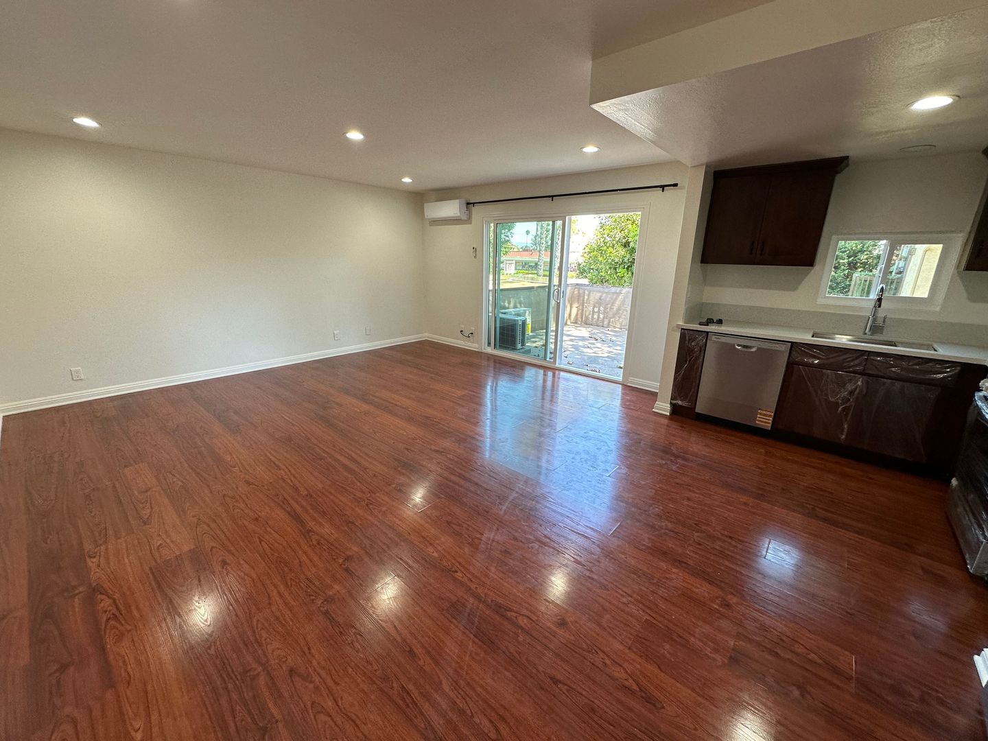 3050 S Bristol Unit 5A - Santa Ana - California - 1 bed, 1 bath rental property