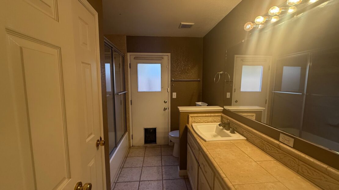 3299 W Stuart Avenue - Fresno - California - 3 bed, 2 bath rental property