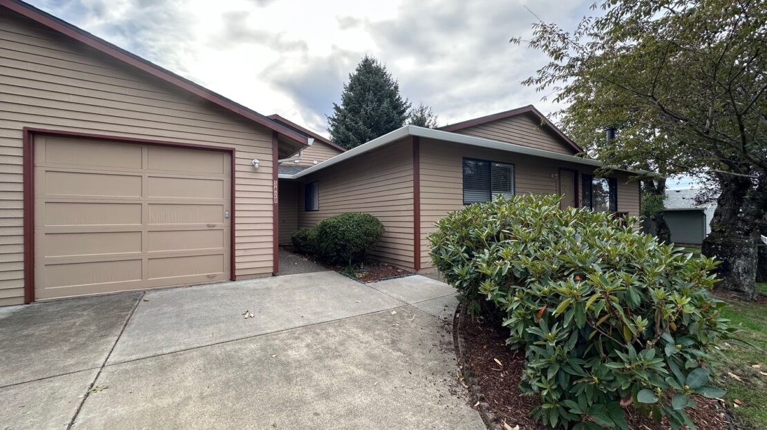 3422 SE 12th St.  - Gresham - Oregon - 2 bed, 1 bath rental property