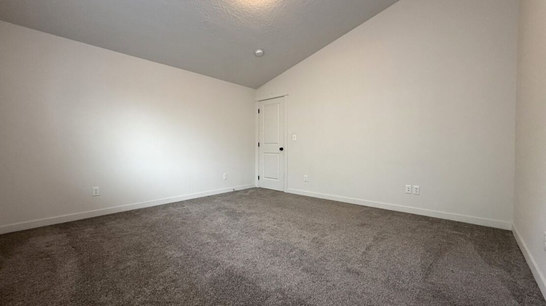 3483 NW 9th St  - Redmond - Oregon - 3 bed, 2 bath rental property