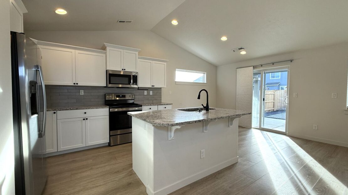 3483 NW 9th St  - Redmond - Oregon - 3 bed, 2 bath rental property