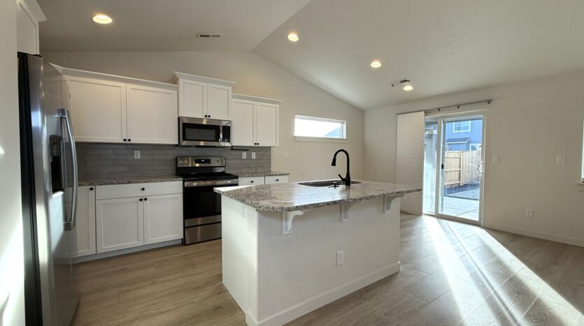 3483 NW 9th St  - Redmond - Oregon - 3 bed, 2 bath rental property