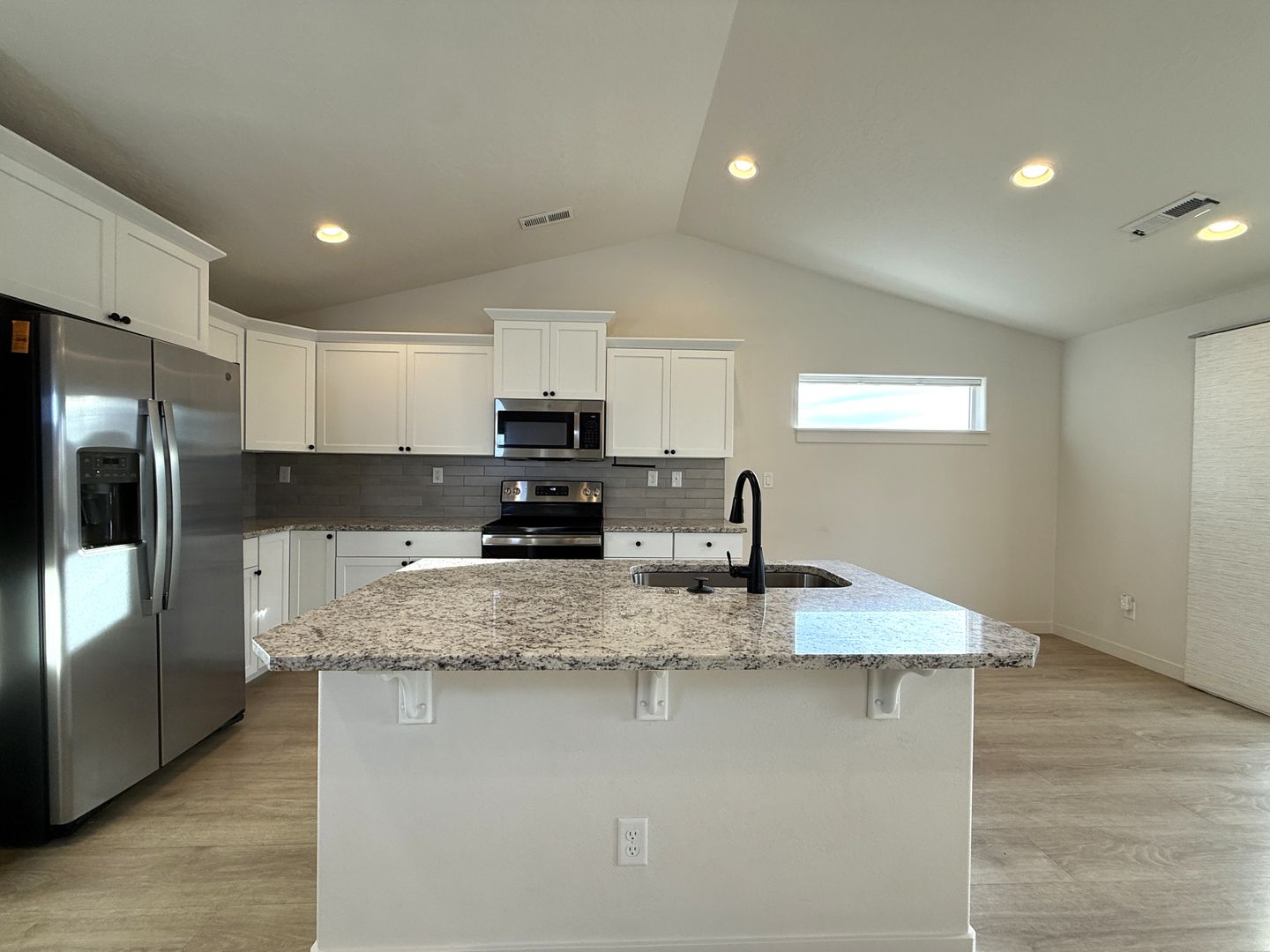 3483 NW 9th St  - Redmond - Oregon - 3 bed, 2 bath rental property