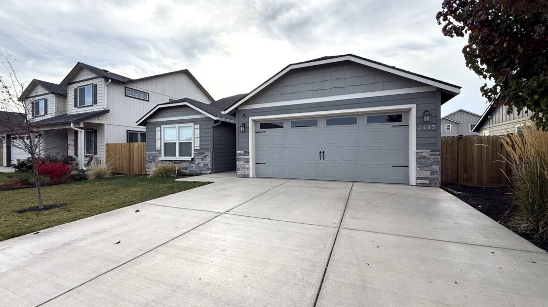 3483 NW 9th St  - Redmond - Oregon - 3 bed, 2 bath rental property