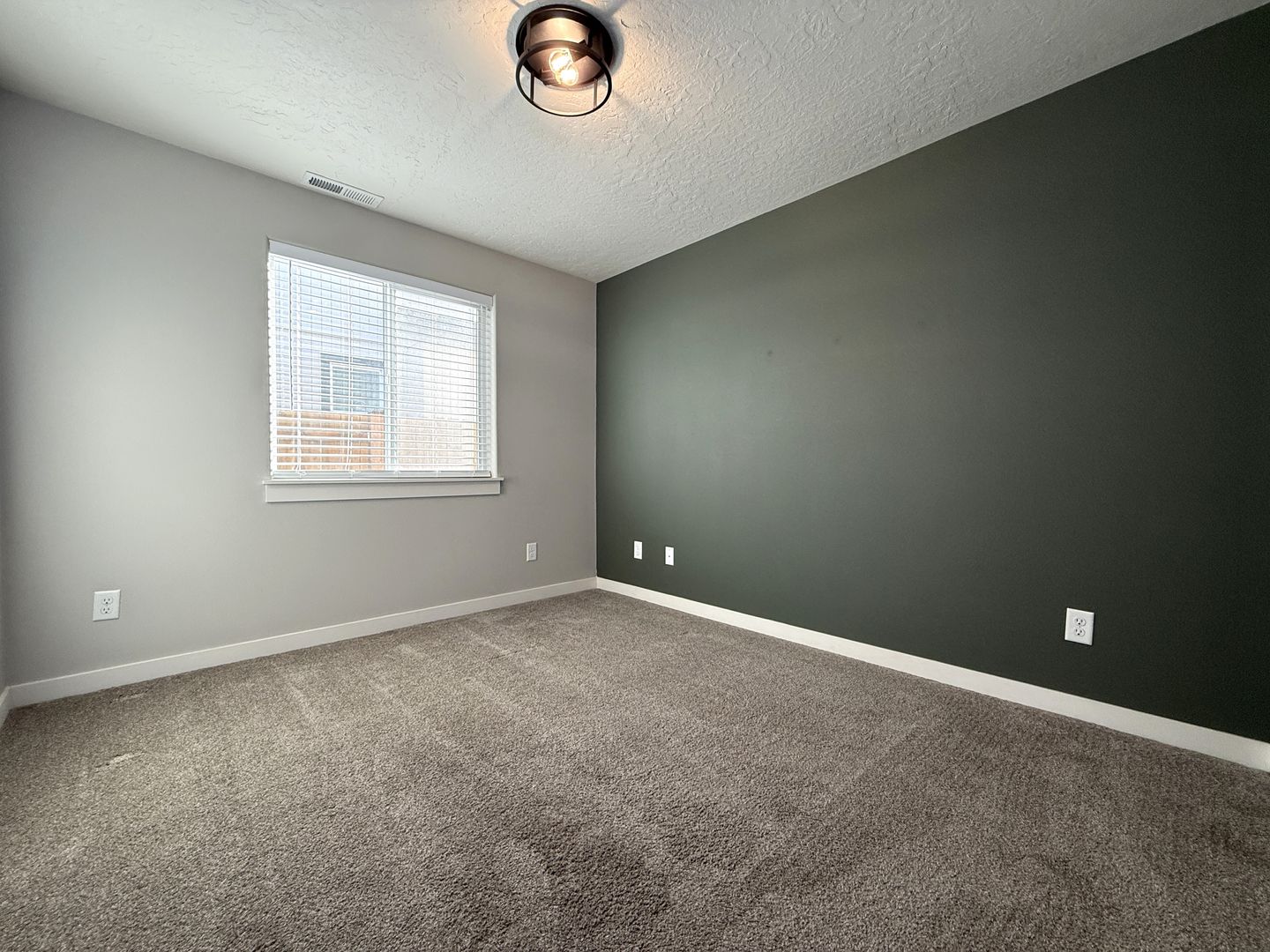3483 NW 9th St  - Redmond - Oregon - 3 bed, 2 bath rental property