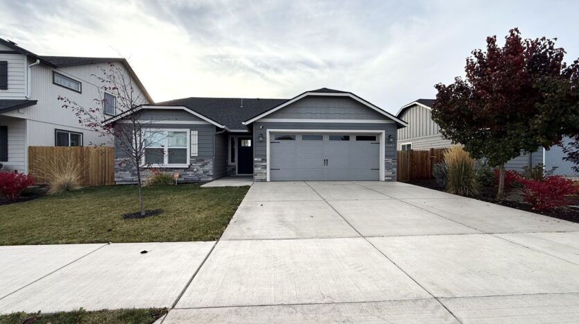 3483 NW 9th St  - Redmond - Oregon - 3 bed, 2 bath rental property