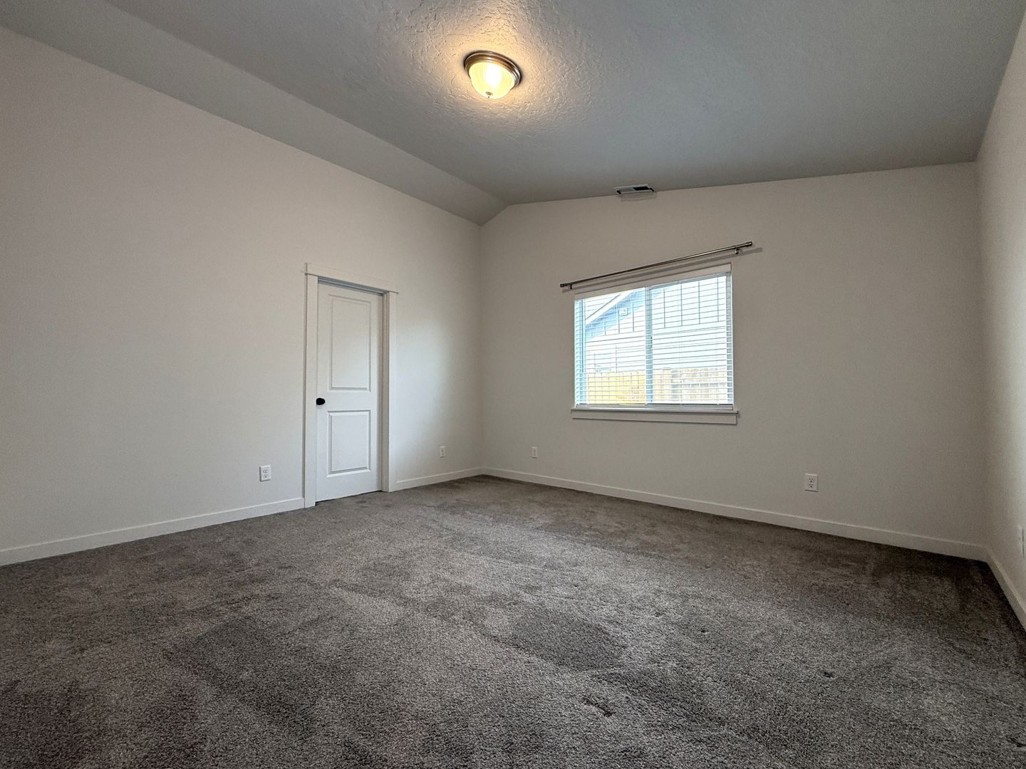 3483 NW 9th St  - Redmond - Oregon - 3 bed, 2 bath rental property