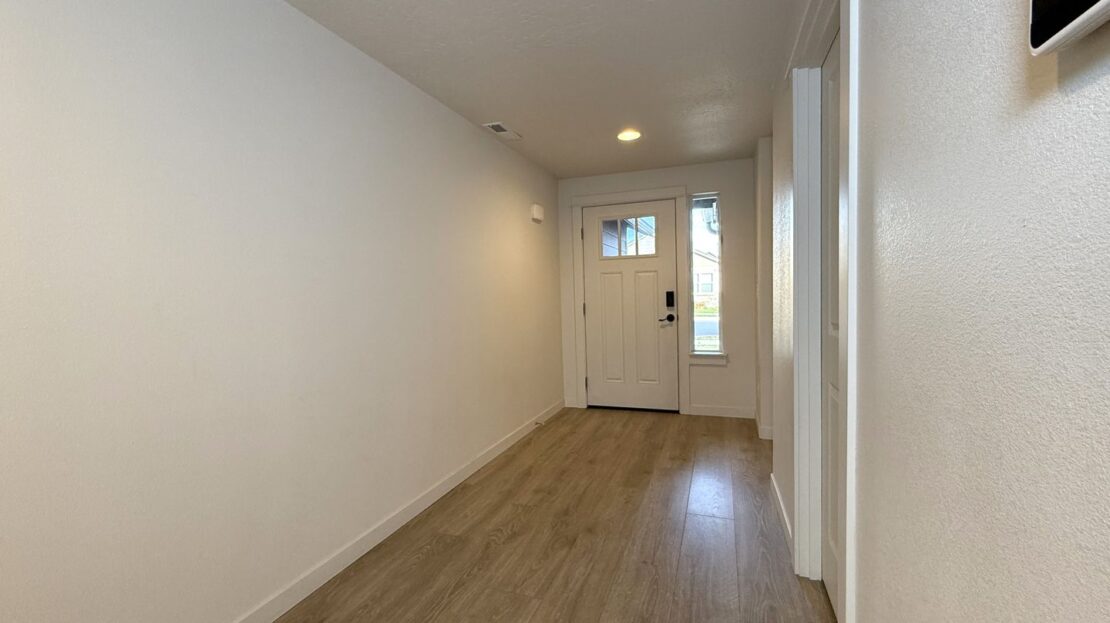 3483 NW 9th St  - Redmond - Oregon - 3 bed, 2 bath rental property