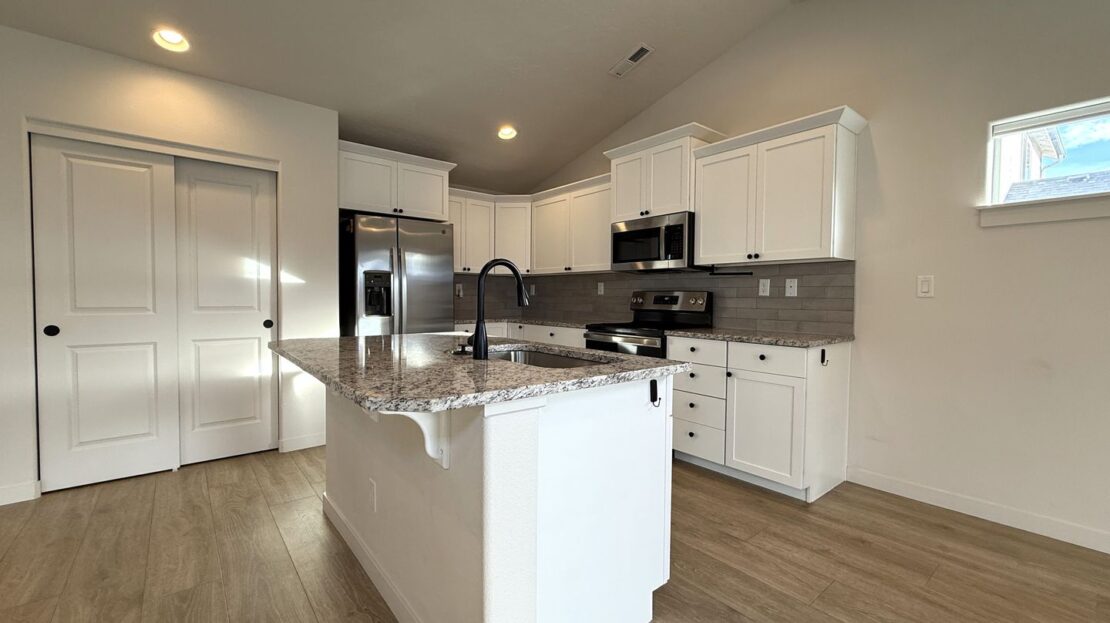 3483 NW 9th St  - Redmond - Oregon - 3 bed, 2 bath rental property