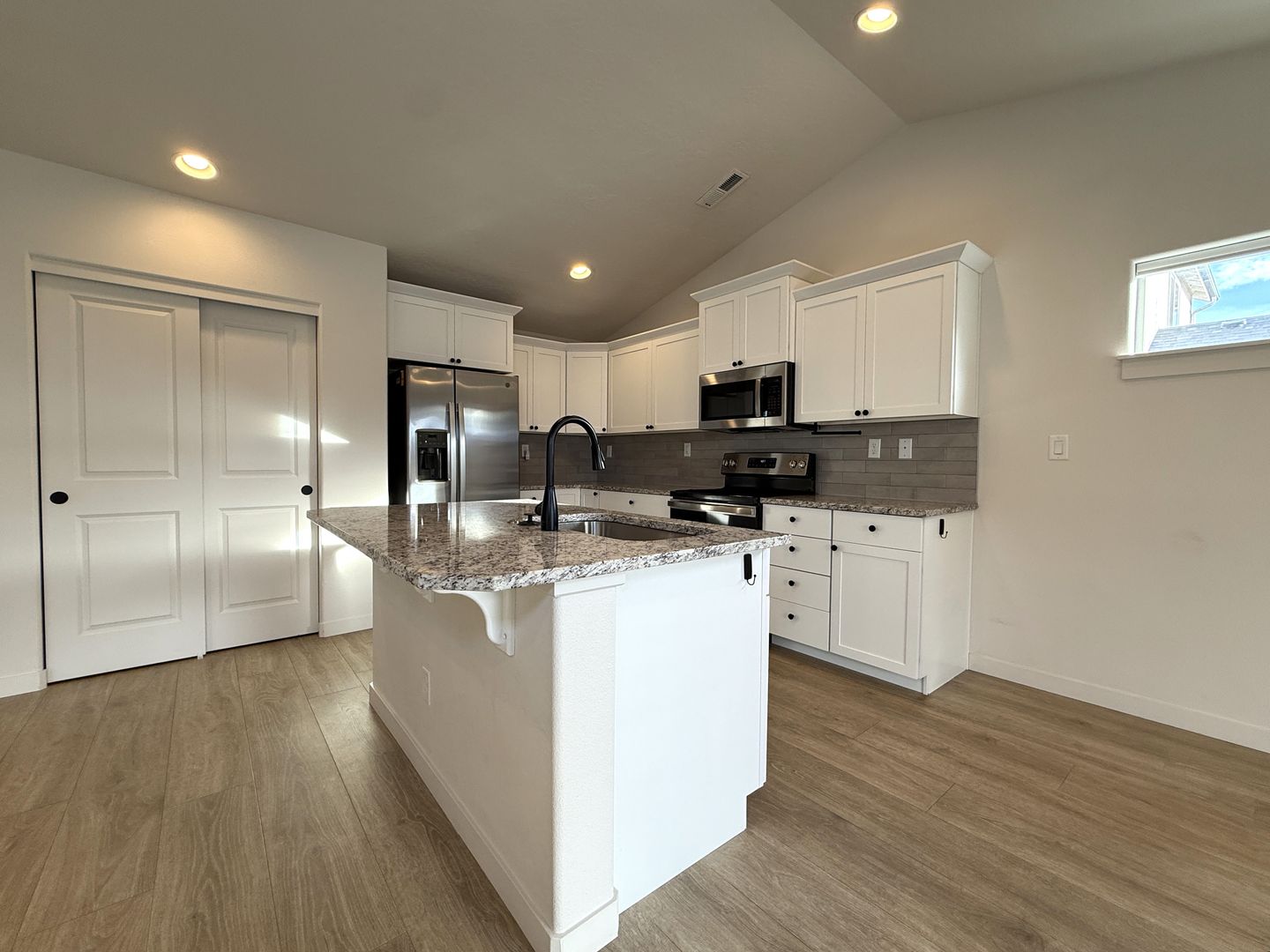 3483 NW 9th St  - Redmond - Oregon - 3 bed, 2 bath rental property