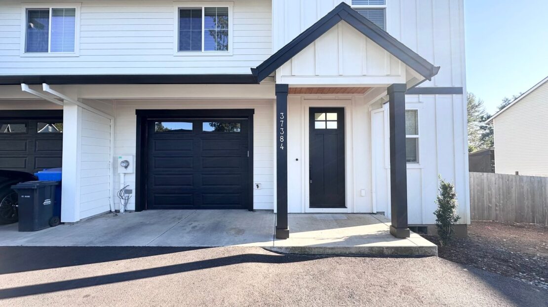 37384 America St  - Sandy - Oregon - 3 bed, 2.5 bath rental property