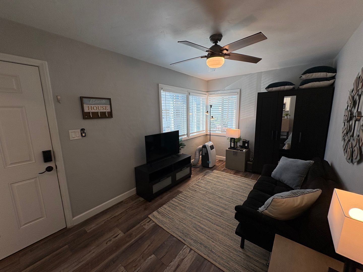 3759 Strand Way - San Diego - California - 1 bed, 1 bath rental property