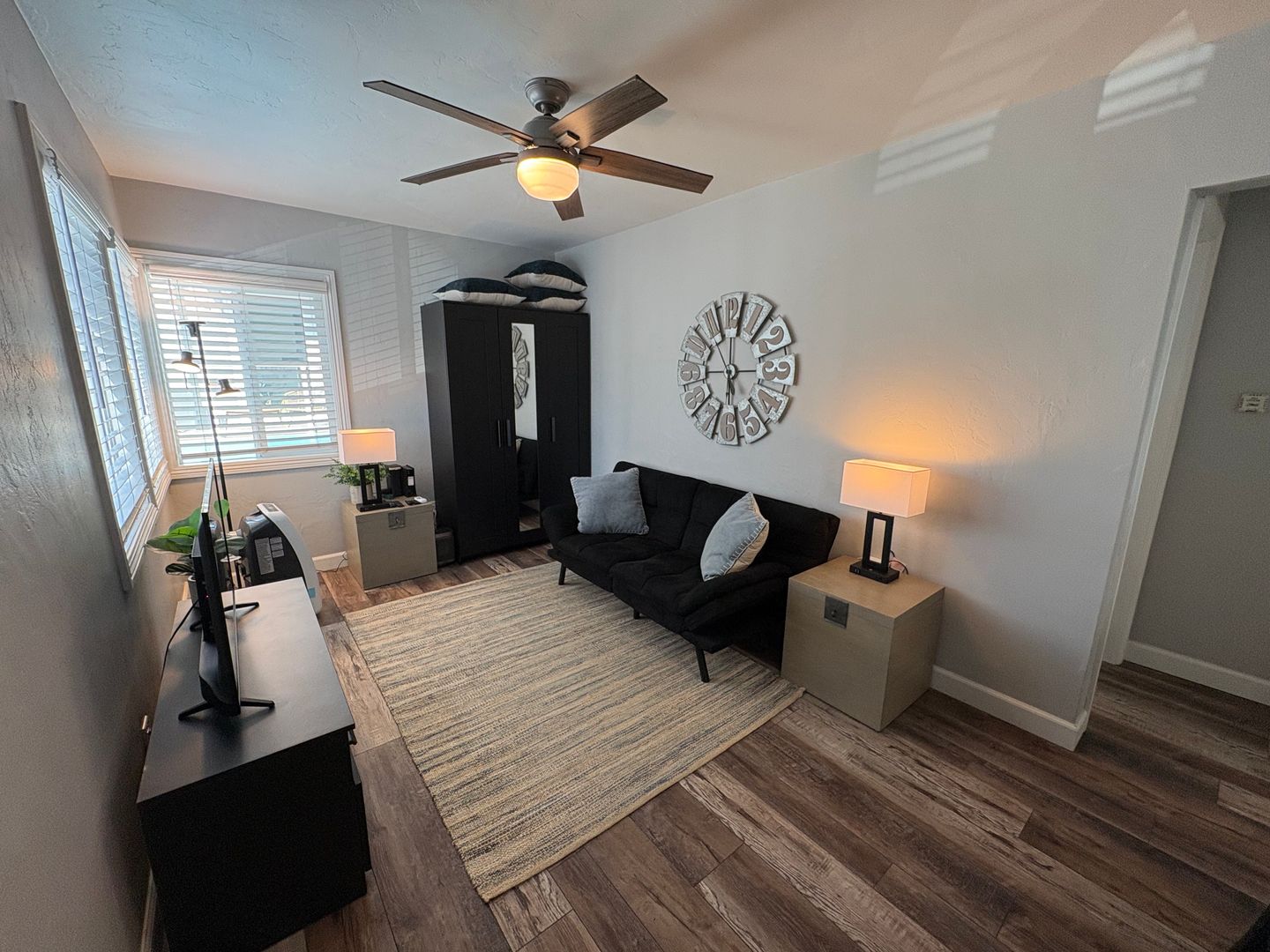 3759 Strand Way - San Diego - California - 1 bed, 1 bath rental property