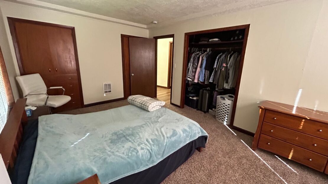 425 SW Maplecrest Drive Room 1 - Portland - Oregon - 1 bed, 1 bath rental property