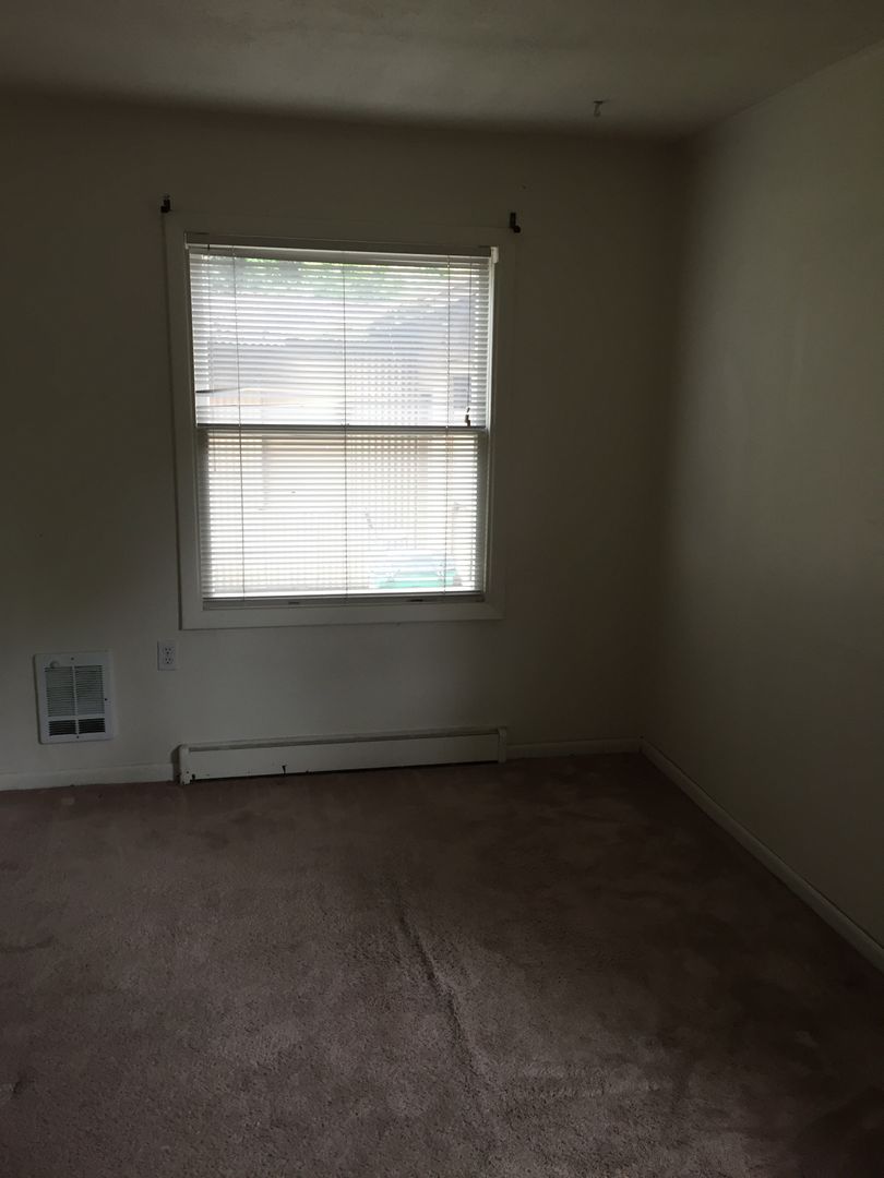 425 SW Maplecrest Drive Room 2 - Portland - Oregon - 1 bed, 1 bath rental property