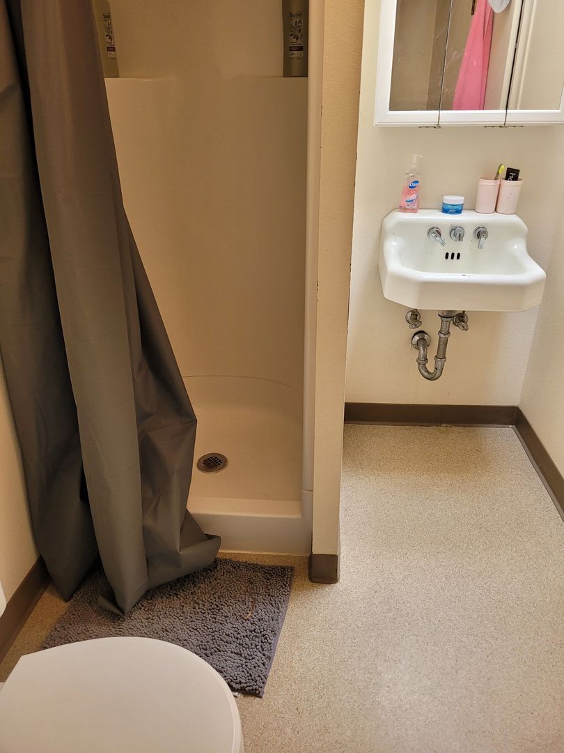 425 SW Maplecrest Drive Room 2 - Portland - Oregon - 1 bed, 1 bath rental property