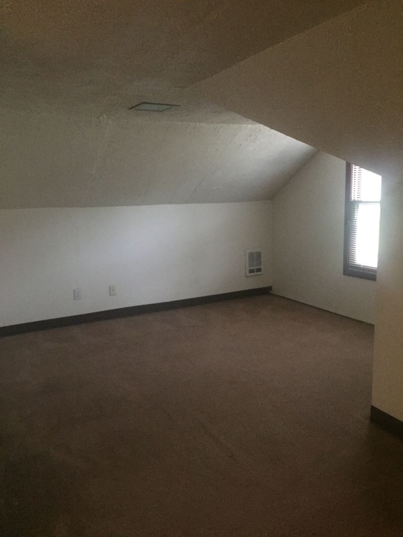 425 SW Maplecrest Drive Room 4 - Portland - Oregon - 1 bed, 1 bath rental property