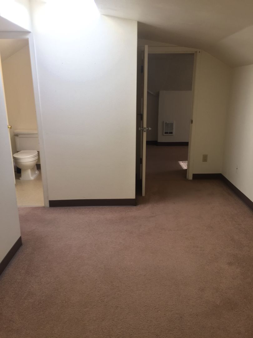 425 SW Maplecrest Drive Room 4 - Portland - Oregon - 1 bed, 1 bath rental property