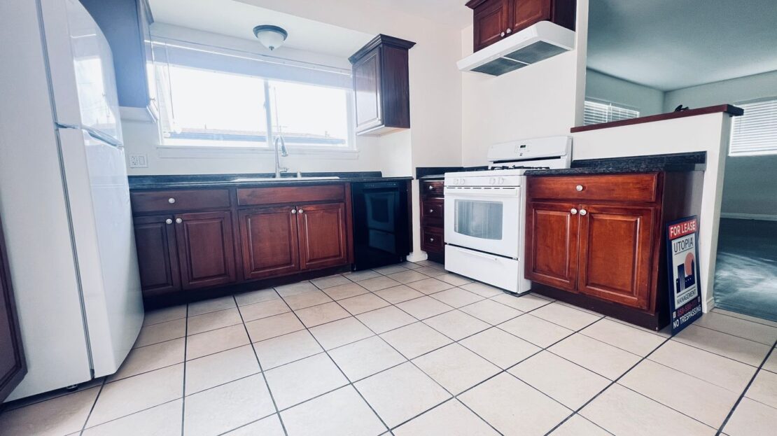 428 S Date St - Escondido - California - 2 bed, 1 bath rental property