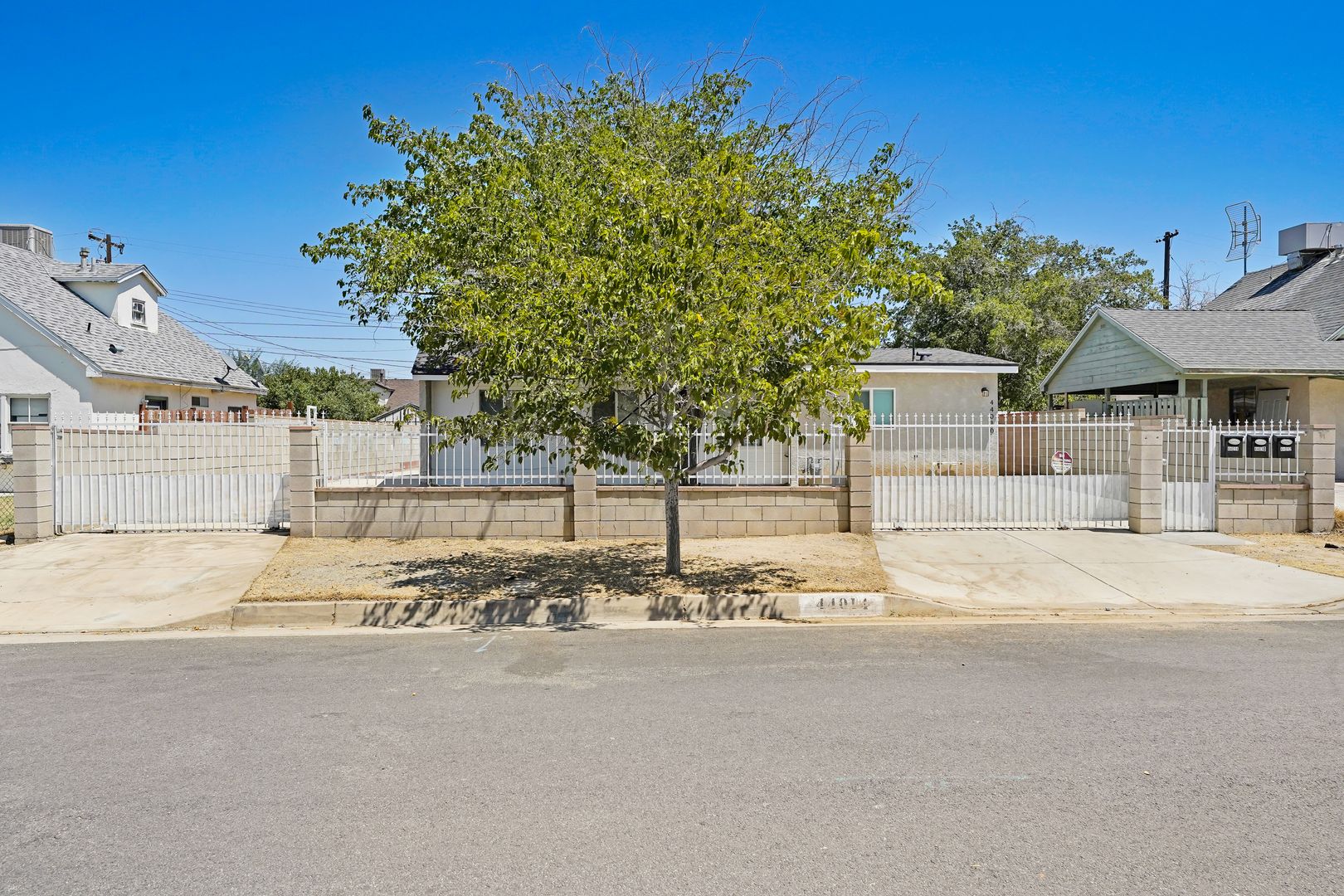 44014 Hoban Ave. - Lancaster - California - 4 bed, 1.5 bath rental property