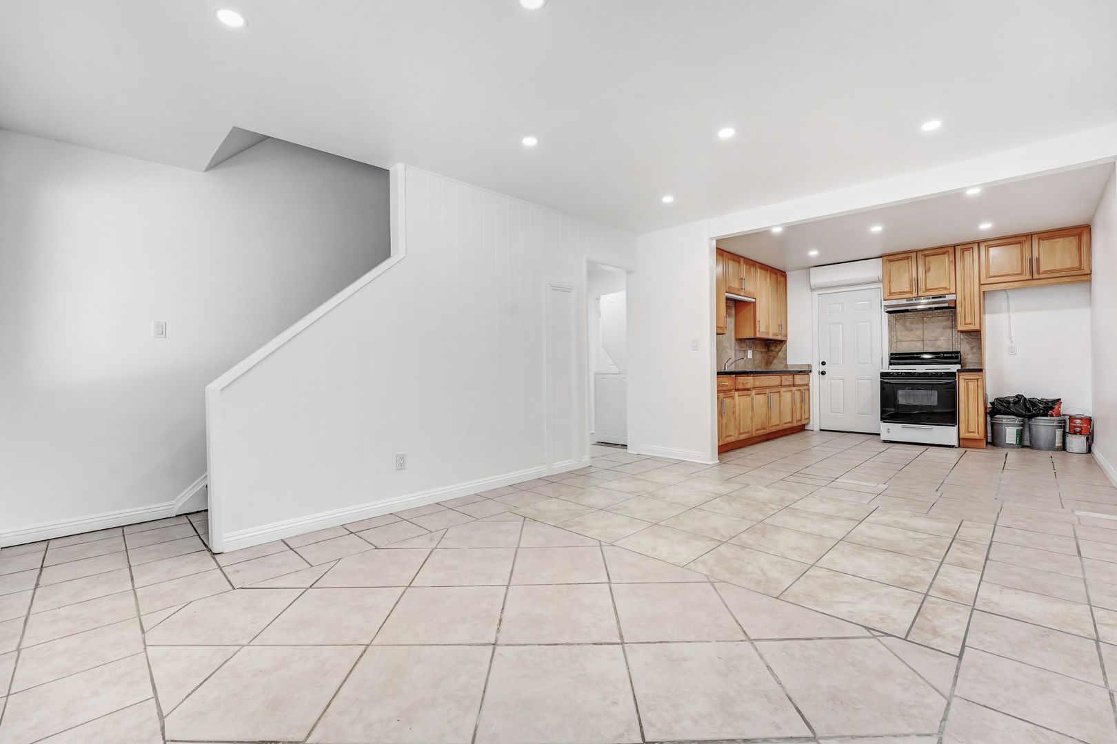 44014 Hoban Ave. - Lancaster - California - 4 bed, 1.5 bath rental property