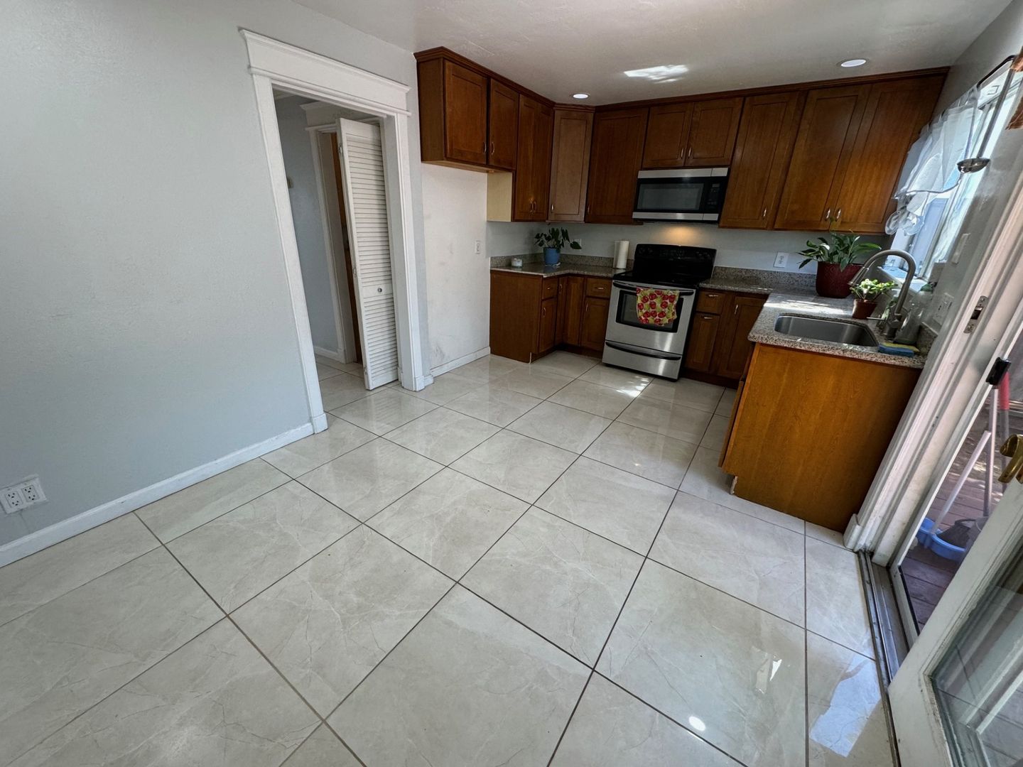 4428 Viejo Way - Union City - California - 2 bed, 1.5 bath rental property